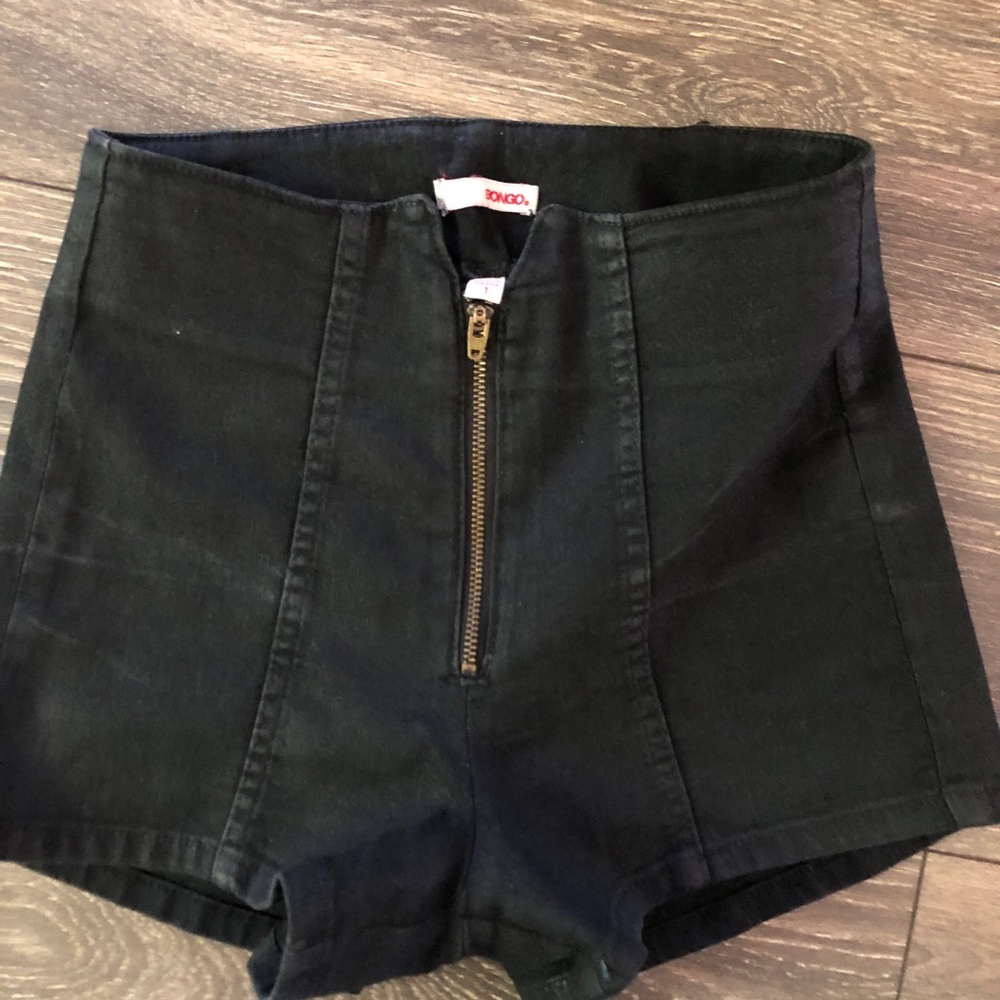 STRETCH DENIM BOOTY SHORTS